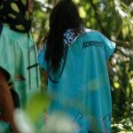 BONG-PONCHO-ADULT-NO-SLEEVES-POP-STINGRAY - Image 3